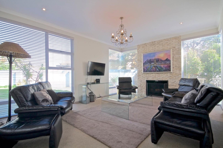 To Let 5 Bedroom Property for Rent in Sunset Beach Western Cape